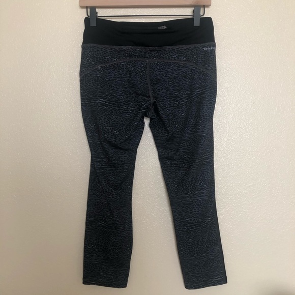 Nike Run Dri-Fit Animal Print Cropped Leggings SzM - Picture 2 of 8